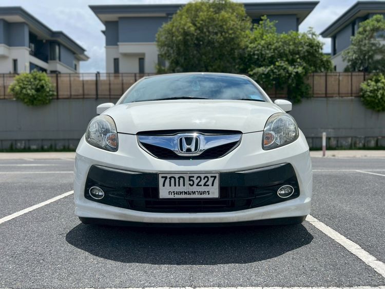 รถ Honda Brio 1.2 V สี ขาว