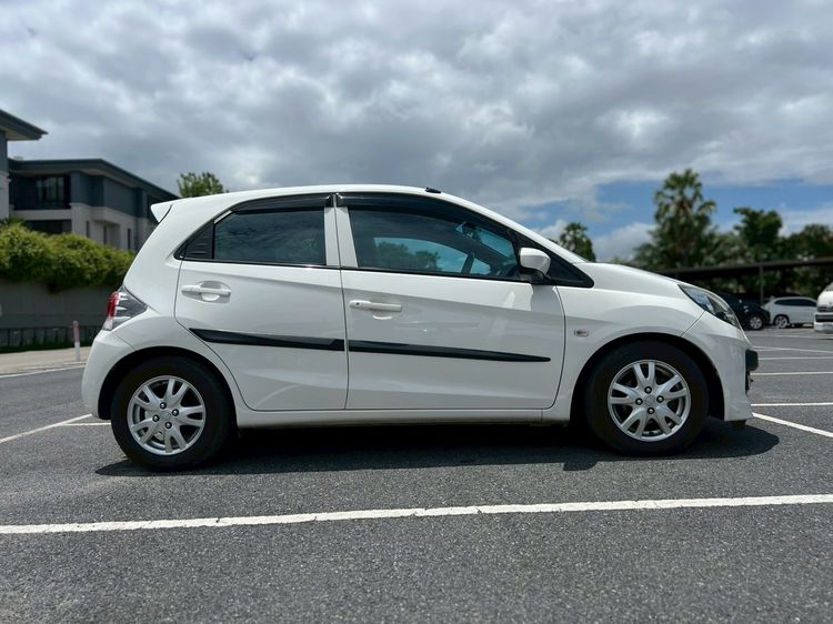 Honda Brio 2011 1.2 V Sedan เบนซิน เกียร์อัตโนมัติ ขาว รูปที่ 4