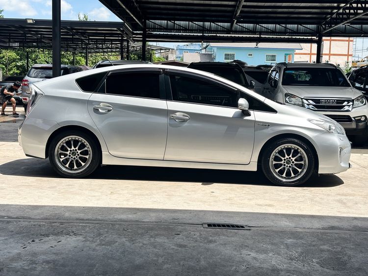 Toyota Prius 2012 1.8 Hybrid Top Grade Sedan ไฮบริด เกียร์อัตโนมัติ เทา รูปที่ 4