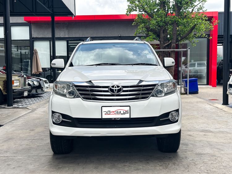 Toyota Fortuner 2015 2.7 V Utility-car เบนซิน เกียร์อัตโนมัติ ขาว รูปที่ 2