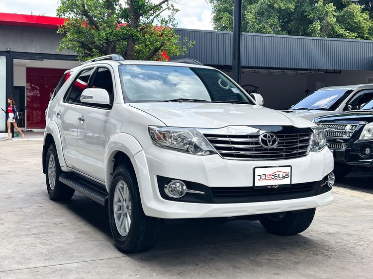 Toyota Fortuner 2015 2.7 V Utility-car เบนซิน เกียร์อัตโนมัติ ขาว รูปที่ 3
