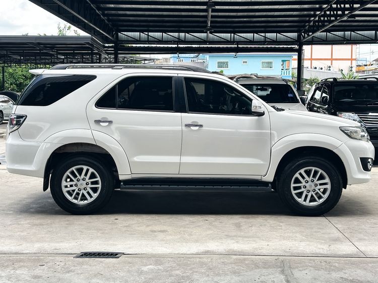 Toyota Fortuner 2015 2.7 V Utility-car เบนซิน เกียร์อัตโนมัติ ขาว รูปที่ 4