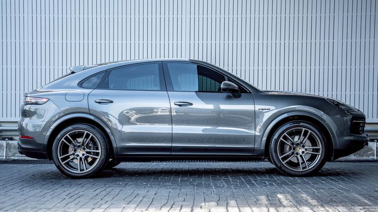 Porsche Cayenne 2022 3.0 E-Hybrid Coupé 4WD Utility-car ปลั๊กอินไฮบริด (PHEV) ไม่ติดแก๊ส เกียร์อัตโนมัติ เทา รูปที่ 4