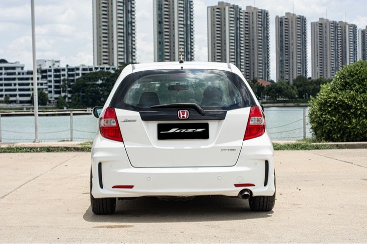 Honda Jazz 2012 1.5 V Sedan เบนซิน ไม่ติดแก๊ส เกียร์อัตโนมัติ ขาว รูปที่ 3
