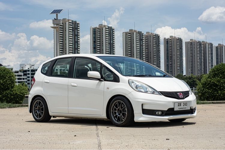 Honda Jazz 2012 1.5 V Sedan เบนซิน ไม่ติดแก๊ส เกียร์อัตโนมัติ ขาว รูปที่ 2