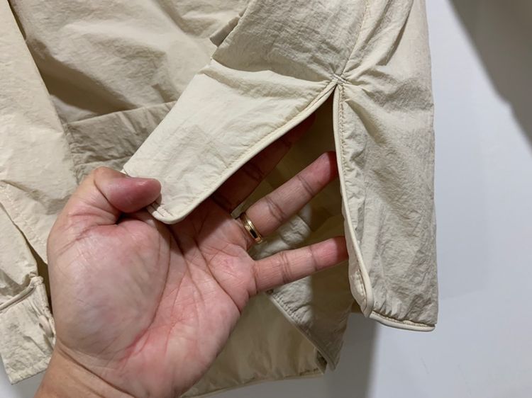 เสื้อแขนยาว Chocol raffine แท้ 💯 size วัดจริงขนาดอก 22 ยาว 26.5 นิ้ว สภาพดีมาก ดีเทลสวยทรงสวย ตัดเย็บดีมาก หายากน่าสะสมครับ รูปที่ 6