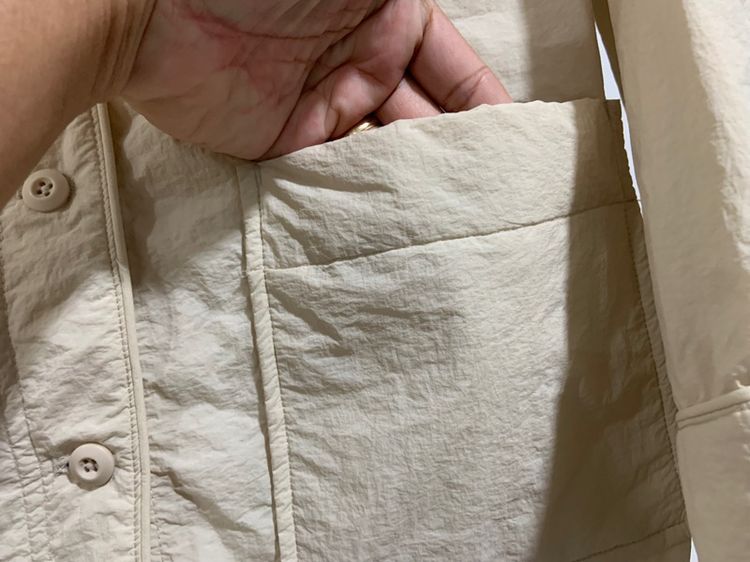 เสื้อแขนยาว Chocol raffine แท้ 💯 size วัดจริงขนาดอก 22 ยาว 26.5 นิ้ว สภาพดีมาก ดีเทลสวยทรงสวย ตัดเย็บดีมาก หายากน่าสะสมครับ รูปที่ 2