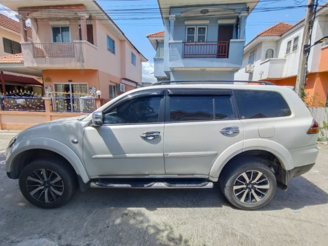 รถ Mitsubishi Pajero Sport 2.4 GLS สี ขาว