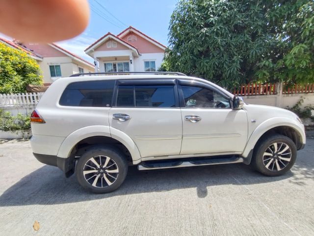 Mitsubishi Pajero Sport 2012 2.4 GLS Sedan เบนซิน LPG เกียร์ธรรมดา ขาว รูปที่ 2