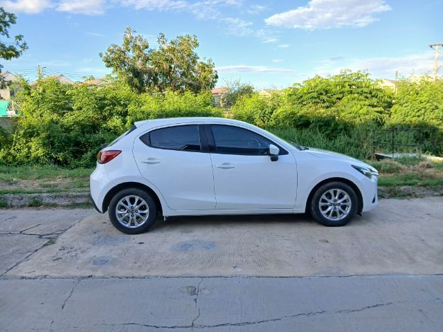 Mazda Mazda 2 2016 1.3 High Plus Sedan เบนซิน ไม่ติดแก๊ส เกียร์อัตโนมัติ ขาว รูปที่ 4