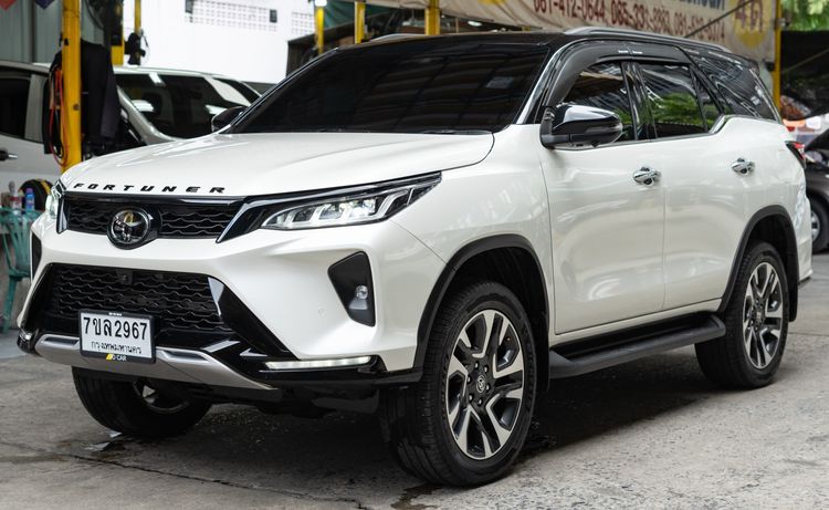 Toyota Fortuner 2020 2.8 Legender Black Top 4WD Utility-car ดีเซล ไม่ติดแก๊ส เกียร์อัตโนมัติ เทา รูปที่ 2