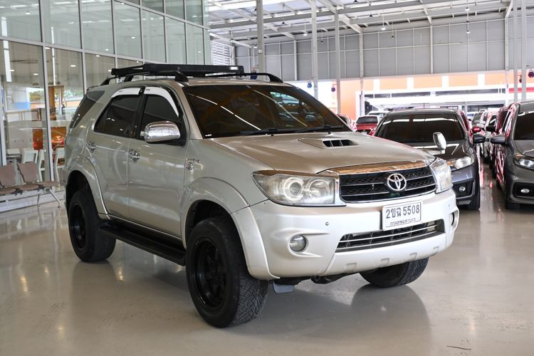 รถ Toyota Fortuner 3.0 V สี เทา