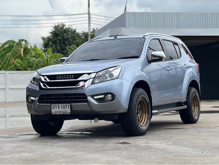 รถ Isuzu MU-X 2.5 สี เทา
