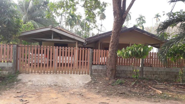 ขายบ้านเดียว 2 หลัง 370 ตรว. โอนให้ฟรี