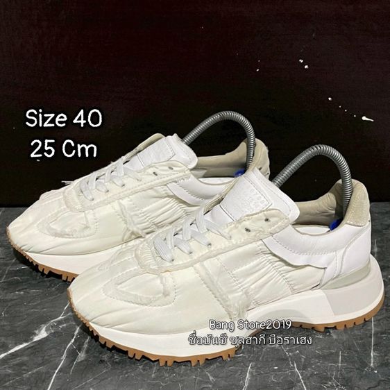 รองเท้าผ้าใบ ขาว อื่นๆ ขนาดอื่น ๆ อื่นๆ รองเท้า Maison margiela แท้ made in Italy 💯 เบอร์ 40 cm 25 คนเท้า 24.5-25.5 cm ใส่ได้ครับ สภาพใหม่มาก พื้นเต็ม ทรงสวย หายากน่าสะลมครับ