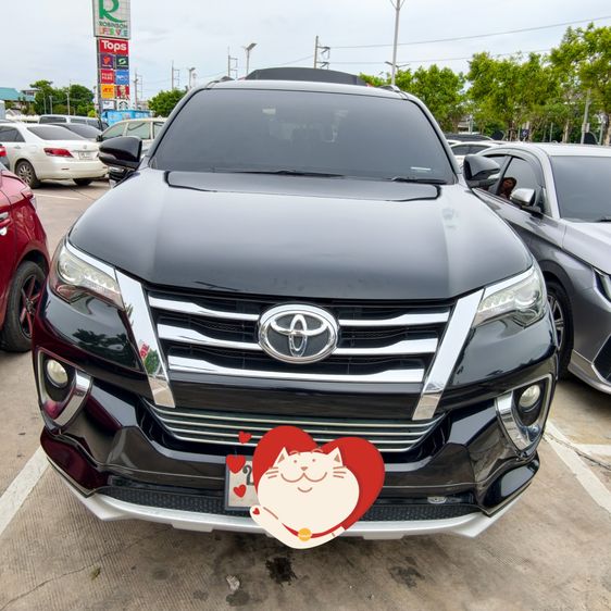รถ Toyota Fortuner 2.4 V สี ดำ