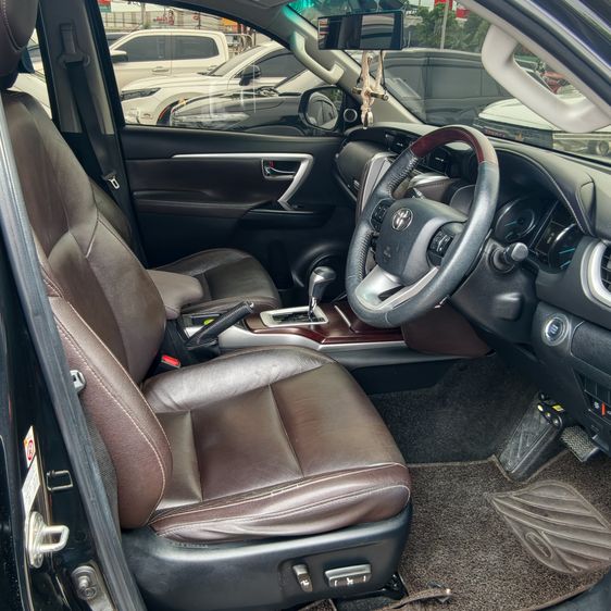 Toyota Fortuner 2015 2.4 V Utility-car ดีเซล ไม่ติดแก๊ส เกียร์อัตโนมัติ ดำ รูปที่ 4