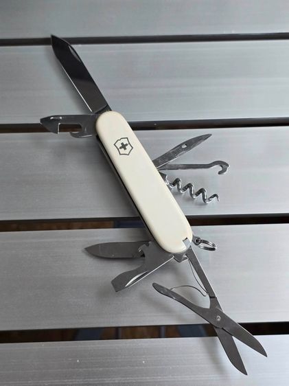 มีดพับอเนกประสงค์ Victorinox Switzerland
