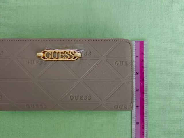 ขายกระเป๋าสตางค์ ใบยาว Guess สีเทาอ่อน รูปที่ 4