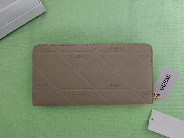 ขายกระเป๋าสตางค์ ใบยาว Guess สีเทาอ่อน รูปที่ 2
