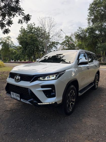 รถ Toyota Fortuner 2.4 Leader G สี ขาว