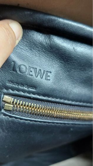 กระเป๋าหนังสาน Loewe สีขาวดำ รุ่นหายาก รูปที่ 9