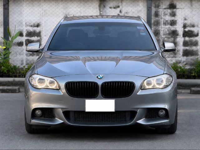 รถ BMW Series 5 520i สี เทา