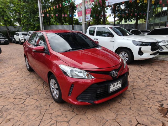 รถ Toyota Vios 1.5 J สี แดง