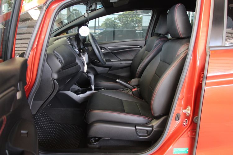 Honda Jazz 2019 1.5 RS i-VTEC Sedan เบนซิน ไม่ติดแก๊ส เกียร์อัตโนมัติ ส้ม รูปที่ 4