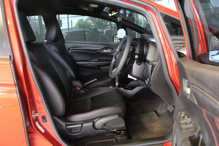Honda Jazz 2019 1.5 RS i-VTEC Sedan เบนซิน ไม่ติดแก๊ส เกียร์อัตโนมัติ ส้ม รูปที่ 3