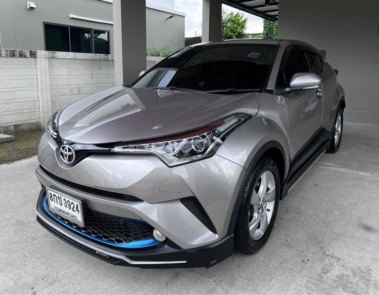 รถ Toyota C-HR 1.8 Mid สี เทา