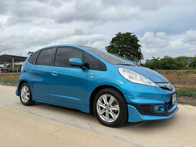 รถ Honda Jazz 1.3 Hybrid สี ฟ้า