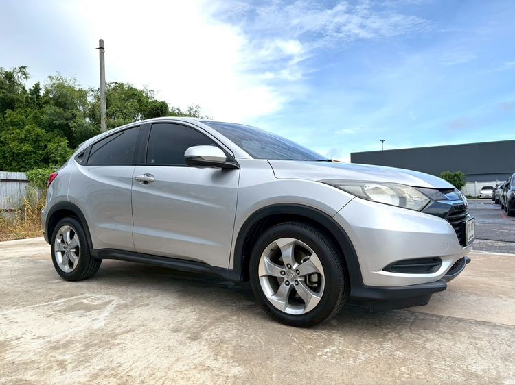 รถ Honda HR-V 1.8 E สี บรอนซ์เงิน