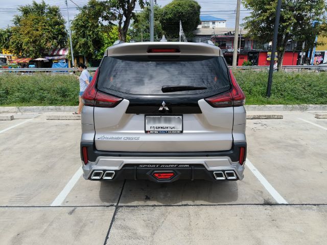 รถ Mitsubishi Xpander Cross 1.5 สี บรอนซ์เงิน