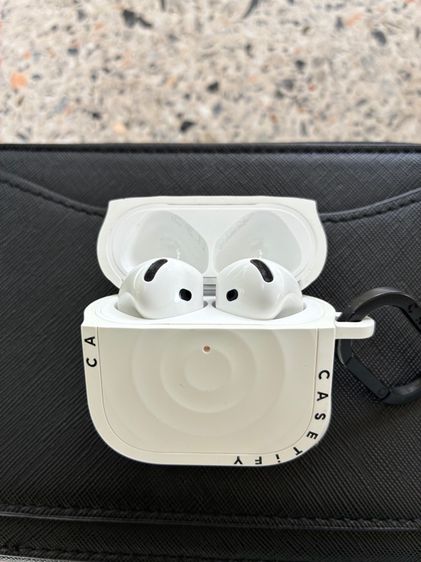หูฟัง Airpods gen 4 แถมเคสจาก Casetify เท่ๆ