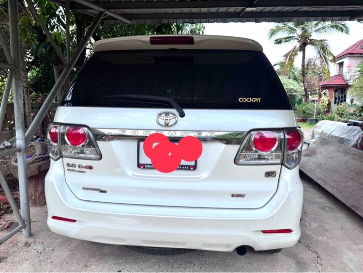 รถ Toyota Fortuner 3.0 V 4WD สี ขาว