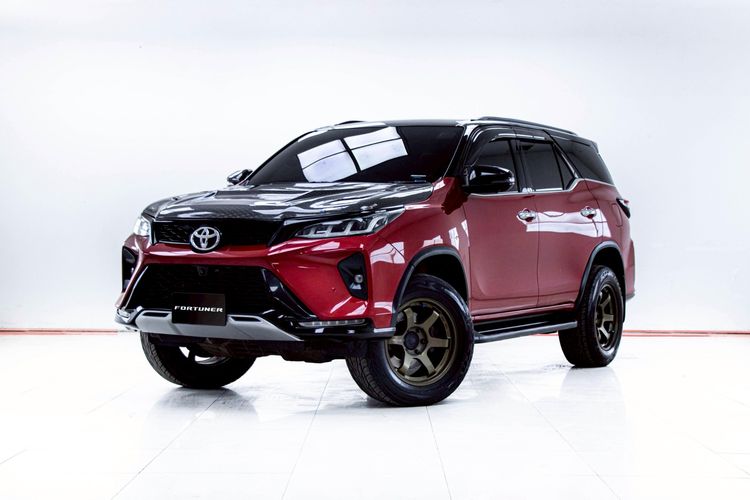 รถ Toyota Fortuner 2.4 Legender Black Top 4WD สี แดง