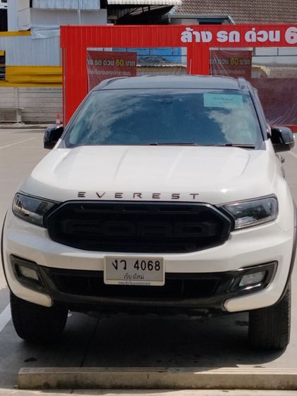 รถ Ford Everest 2.0 Titanium Sport สี ขาว