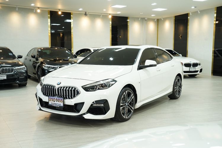 BMW Series 2 2024 220i Sedan เบนซิน เกียร์อัตโนมัติ ขาว รูปที่ 3