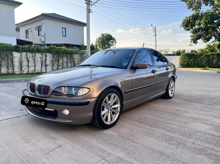 รถ BMW Series 3 318i สี น้ำตาล