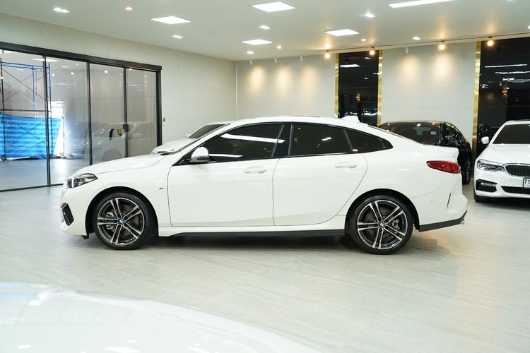 BMW Series 2 2022 220i Sedan เบนซิน เกียร์อัตโนมัติ ฟ้า รูปที่ 4