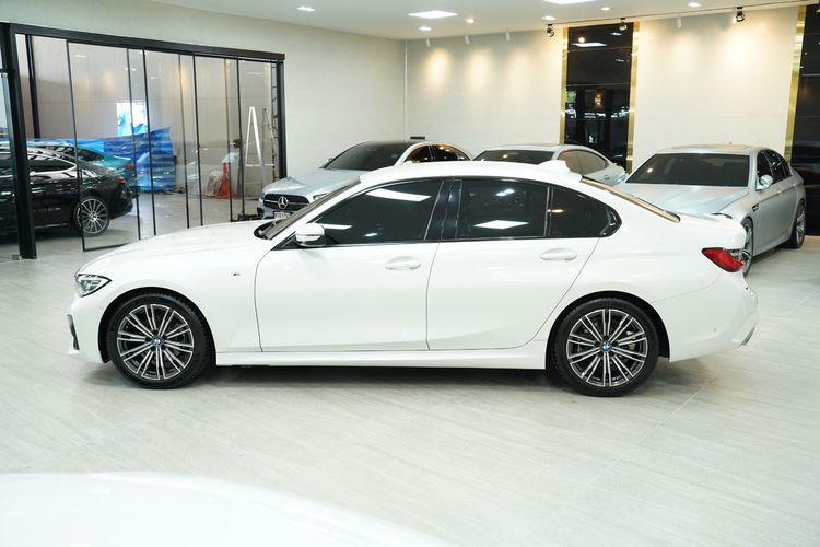 BMW Series 3 2022 320d Sedan เบนซิน เกียร์อัตโนมัติ ขาว รูปที่ 4