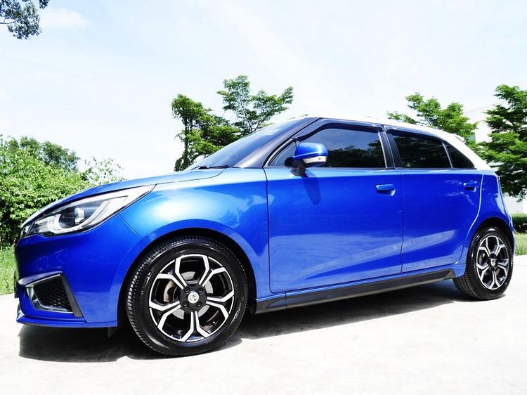 รถ MG MG3 1.5 V สี น้ำเงิน