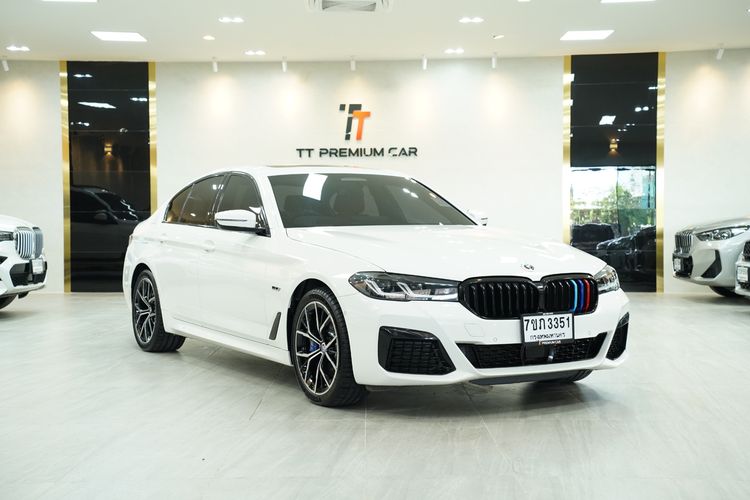 รถ BMW Series 5 530e สี ขาว