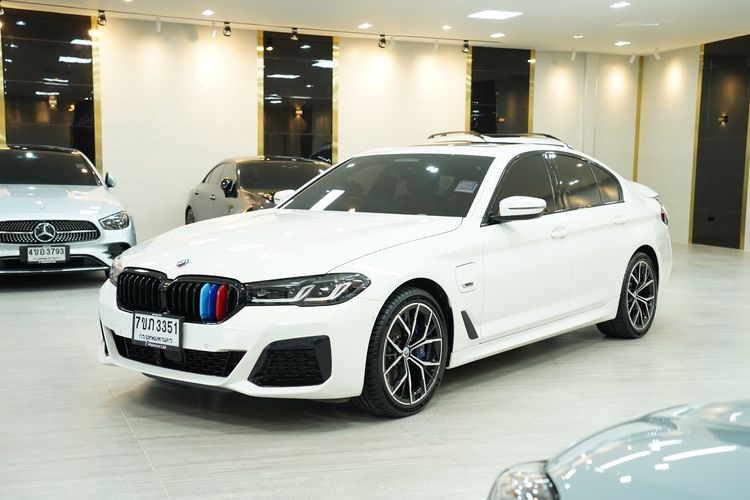 BMW Series 5 2023 530e Sedan เบนซิน เกียร์อัตโนมัติ ขาว รูปที่ 3