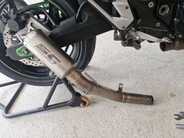 ท่อ มอเตอร์ไซค์ สลิปออนท่อ scตรงรุ่นz800