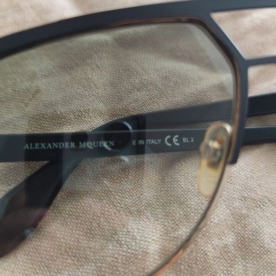 แว่นกันแดด alexander mcqueen มือสองขายตามสภาพขอคนรับได้กับของที่ใช้แล้ว รูปที่ 5