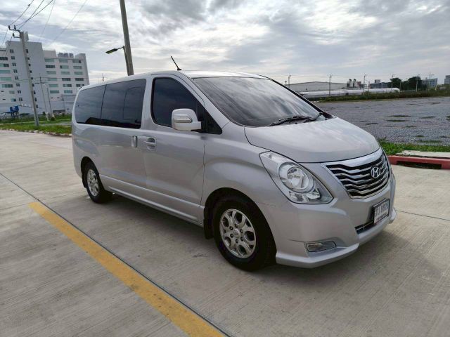 รถ Hyundai H-1  2.5 Maesto Deluxe สี บรอนซ์เงิน