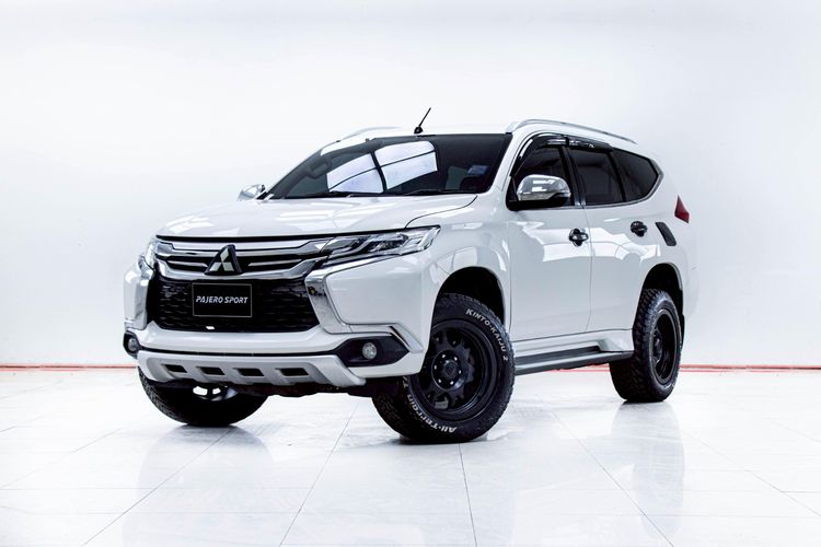 รถ Mitsubishi Pajero Sport 2.4 GT สี ขาว