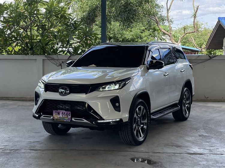 Toyota Fortuner 2022 2.4 Legender Black Top Utility-car ดีเซล ไม่ติดแก๊ส เกียร์อัตโนมัติ ขาว